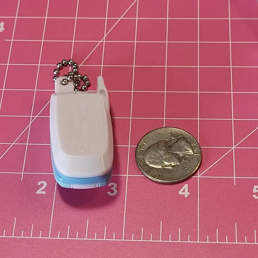 Ham Messenger Melpetit - Bandai Blue Y2K Flip Phone Mini Charm